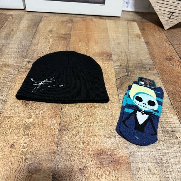 The Nightmare Before Christmas Jack Skellington beanie & socks bundle - Picture 4 of 10